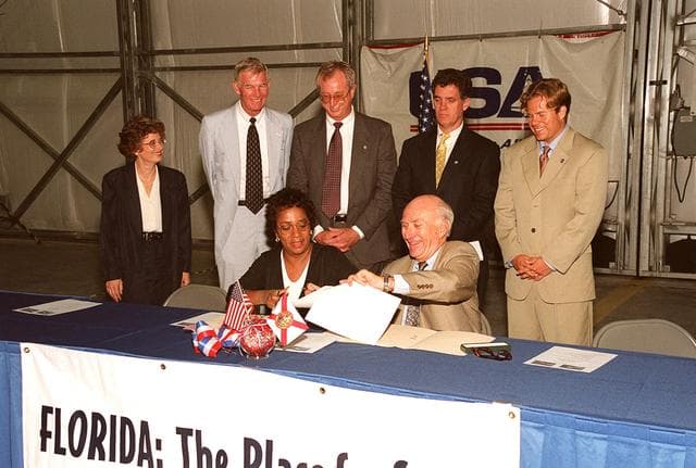 NASA image: KSC-01pp1267