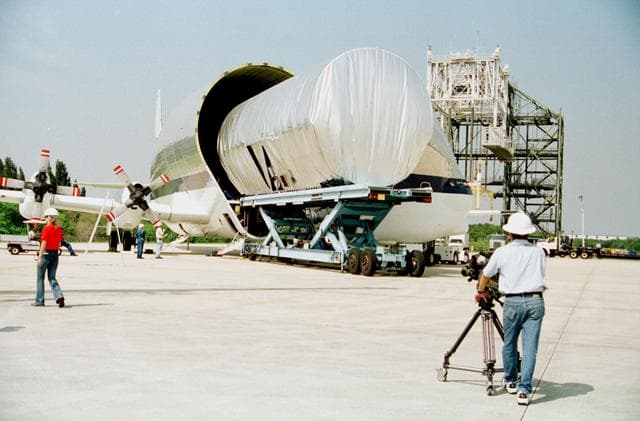 NASA image: KSC-01pp1360