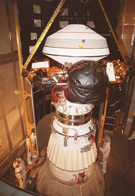 NASA image: KSC-01pp1394