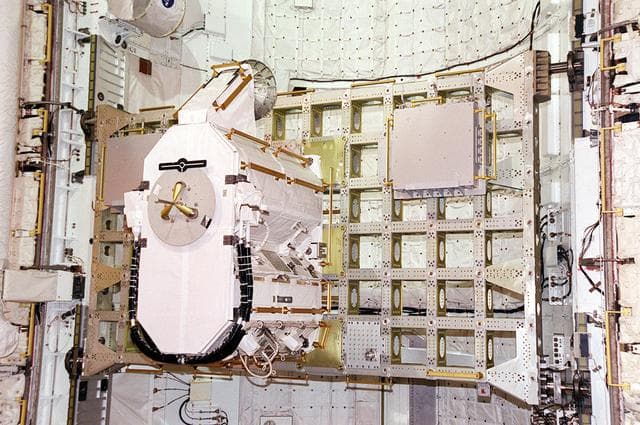NASA image: KSC-01pp1425