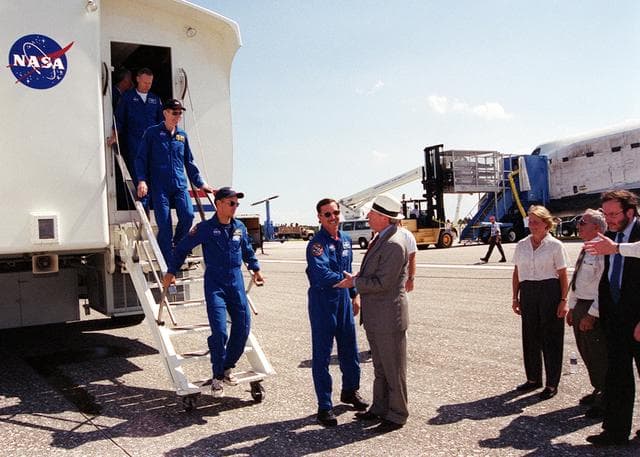 NASA image: KSC-01pp1491