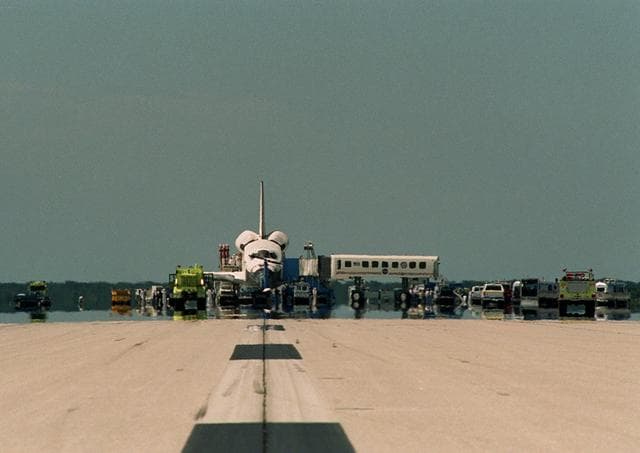 NASA image: KSC-01pp1501