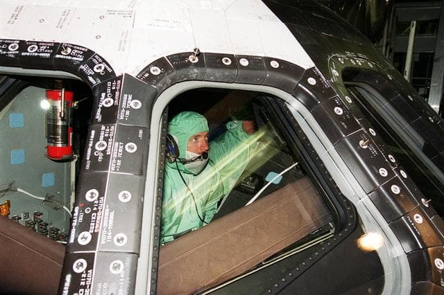NASA image: KSC-01pp1577