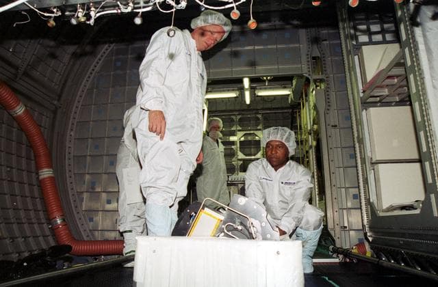 NASA image: KSC-01pp1668