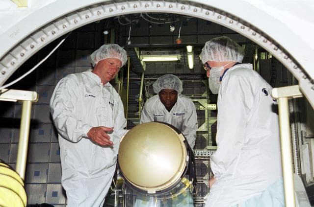 NASA image: KSC-01pp1669