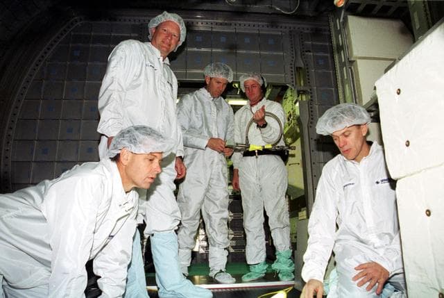 NASA image: KSC-01pp1694