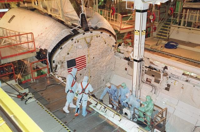 NASA image: KSC-01pp1800