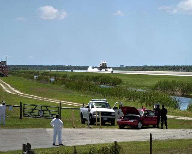 NASA image: KSC-02pp0533