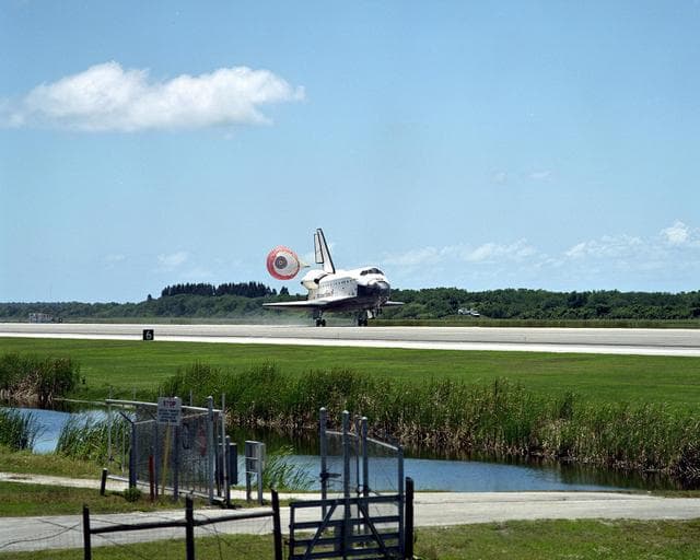 NASA image: KSC-02pp0534