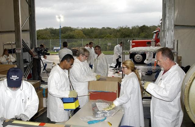 NASA image: KSC-03pd0580