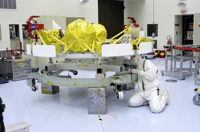 NASA image: KSC-03pd0671
