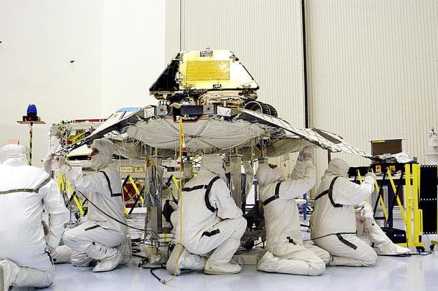 NASA image: KSC-03pd1041