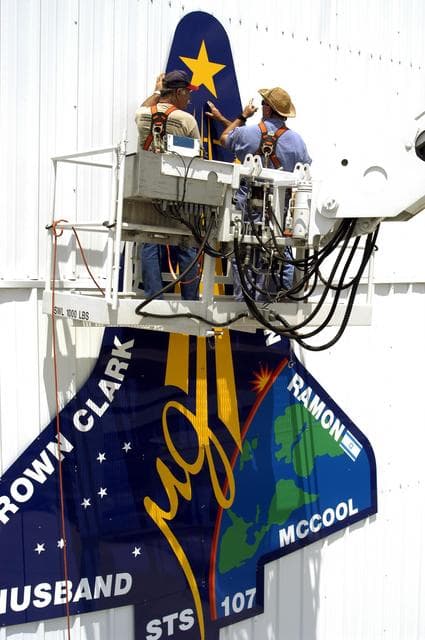 NASA image: KSC-03pd1184