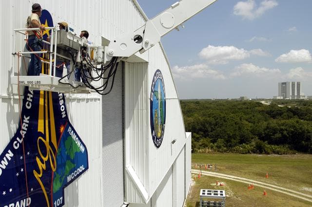 NASA image: KSC-03pd1185