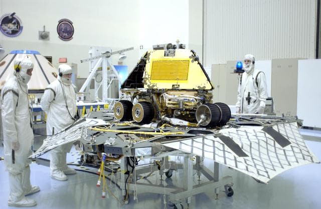NASA image: KSC-03pd1221