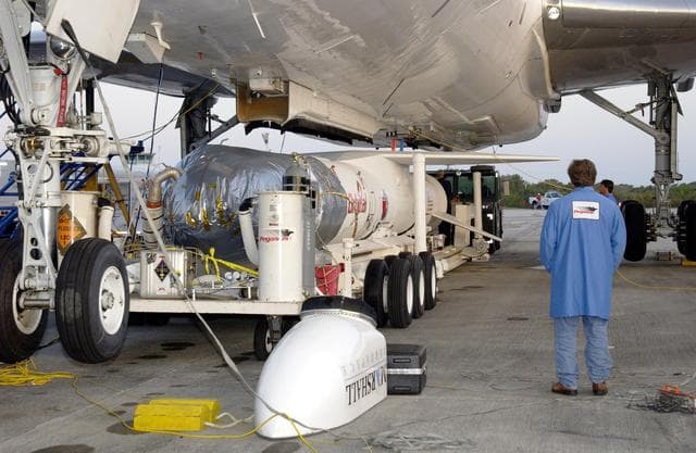 NASA image: KSC-03pd1242
