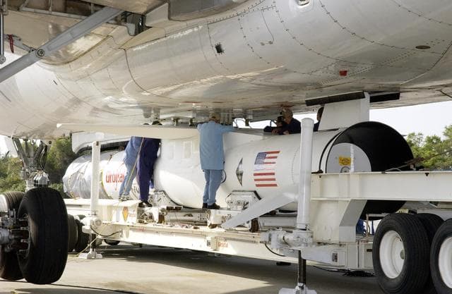 NASA image: KSC-03pd1244