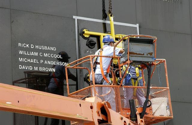NASA image: Columbia Crew added to Astronaut Memorial Mirror