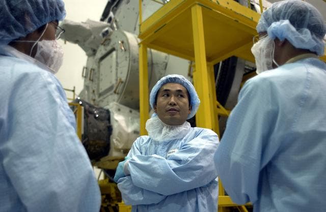 NASA image: KSC-03pd2711