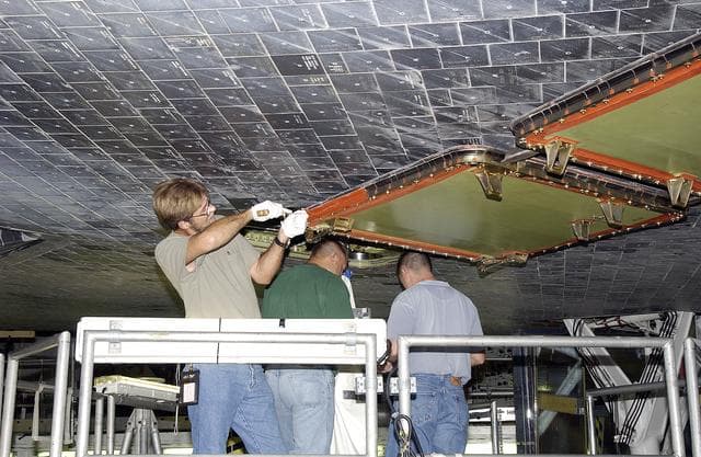 NASA image: Atlantis TPS Processing