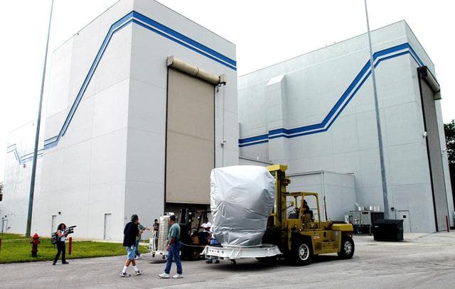 NASA image: KSC-04pd0860