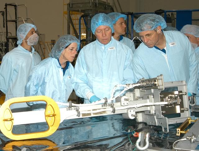 NASA image: KSC-04pd0881