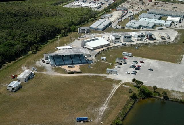 NASA image: KSC-04pd0915