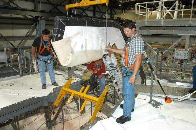 NASA image: KSC-04pd1093