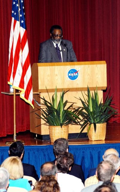 NASA image: KSC-04pd1115
