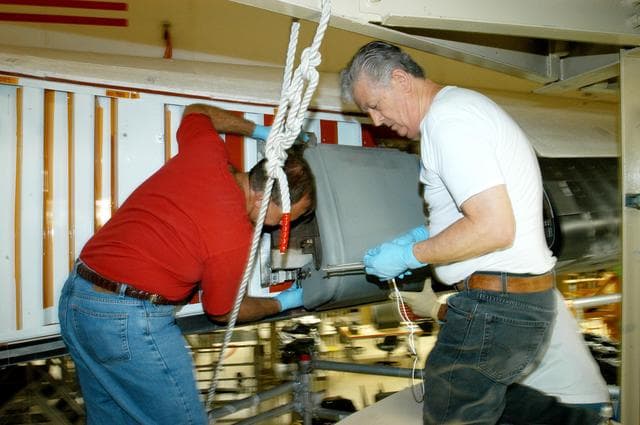 NASA image: KSC-04pd1129