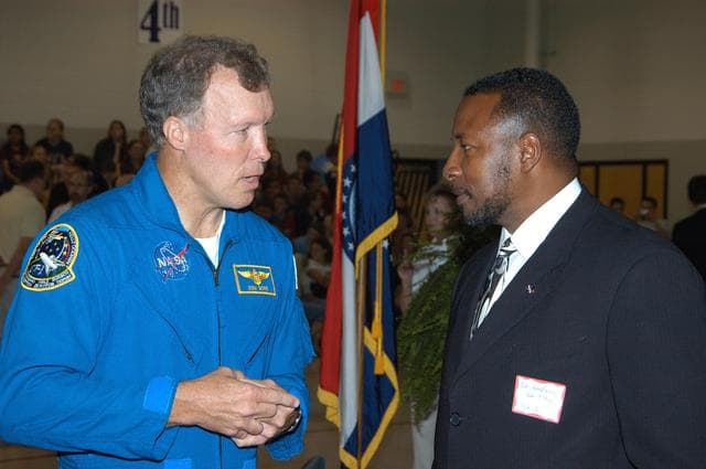 NASA image: KSC-04pd1181