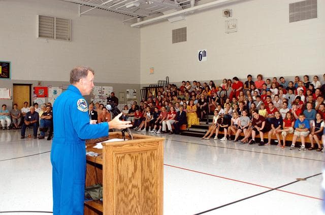 NASA image: KSC-04pd1189
