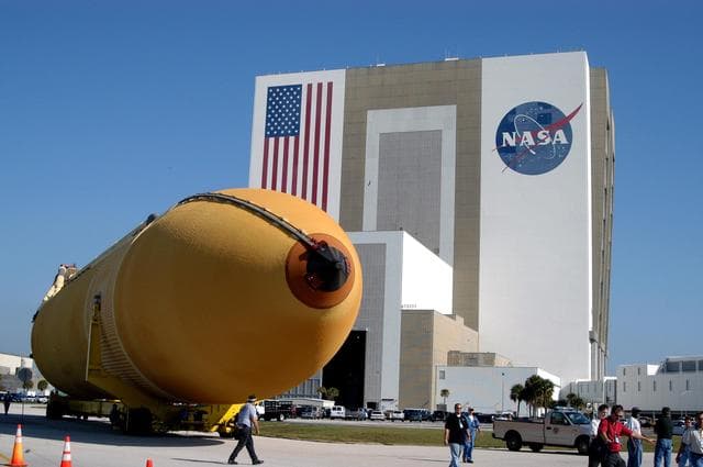 NASA image: KSC-04pd1269