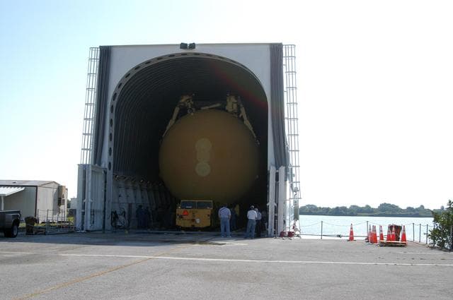 NASA image: KSC-04pd1272