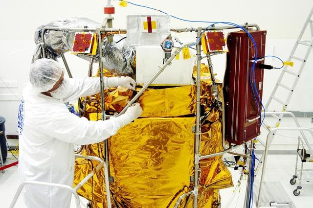 NASA image: KSC-04pd1324