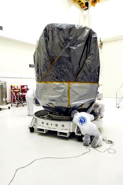 NASA image: KSC-04pd1374