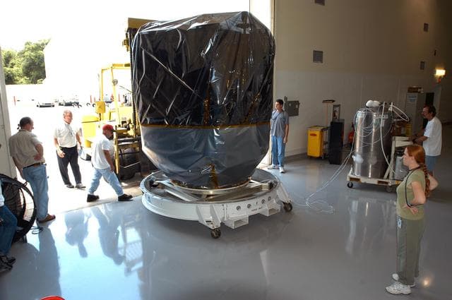NASA image: KSC-04pd1376