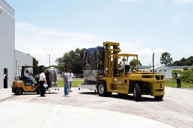 NASA image: KSC-04pd1377