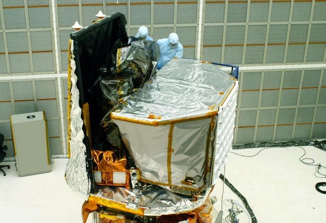 NASA image: KSC-04pd1617