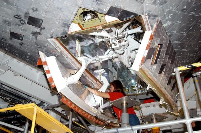 NASA image: KSC-04pd1689