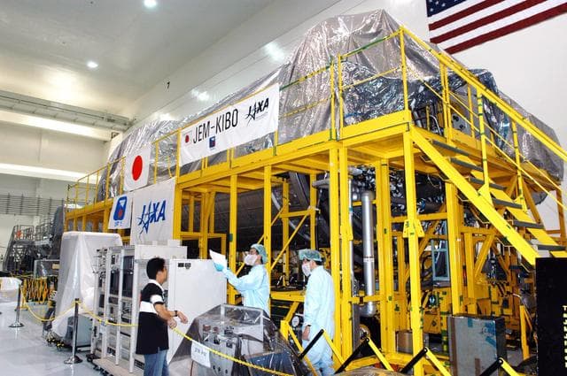 NASA image: KSC-04pd1763