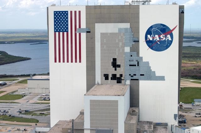 NASA image: KSC-04pd1904