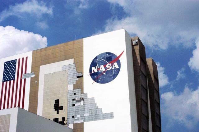 NASA image: KSC-04pd2023