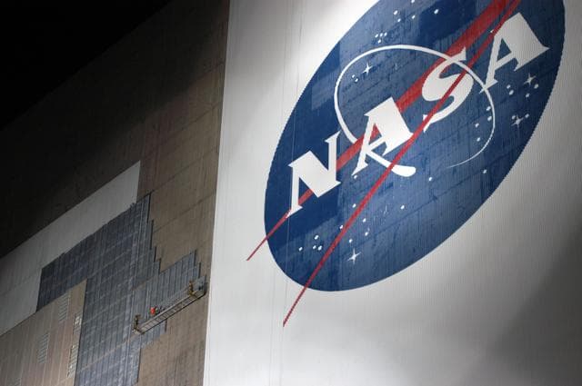 NASA image: KSC-04pd2026