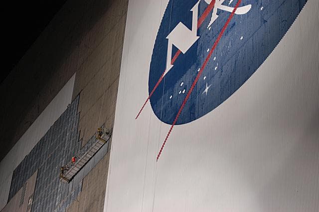 NASA image: KSC-04pd2027
