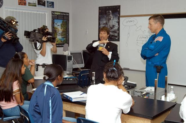NASA image: KSC-04pd2052
