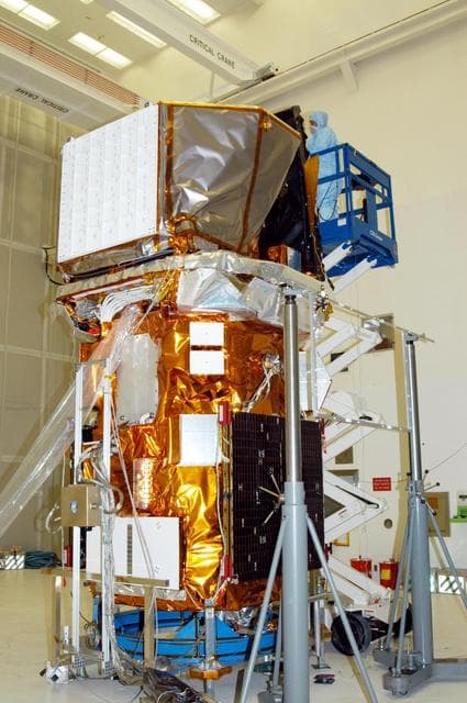 NASA image: KSC-04pd2081