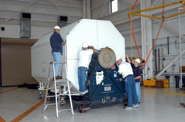 NASA image: KSC-04pd2088