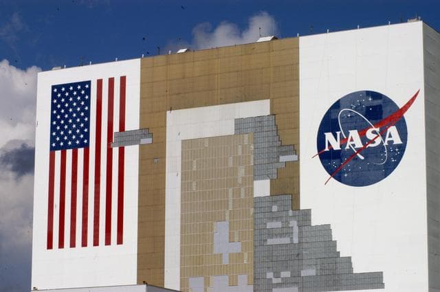 NASA image: KSC-04pd2094