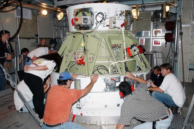 NASA image: KSC-04pd2121
